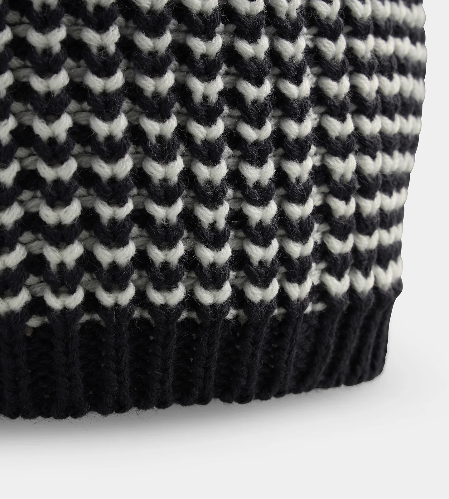 LADIES TOKEN BEANIE - NAVY - Image 2